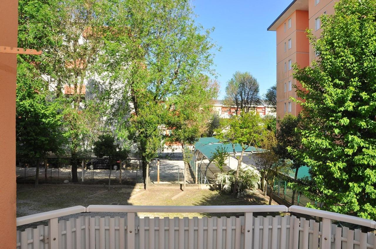 Nice Two-Bedroom Apartment 150M From The Beach Bibione Exterior photo